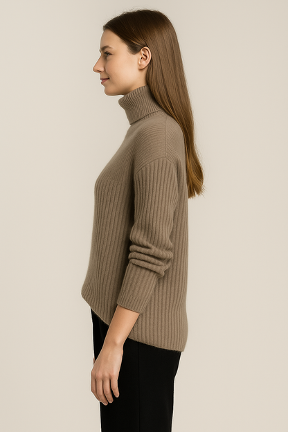 Sweter z golfem w kolorze taupe z prążkowaną fakturą