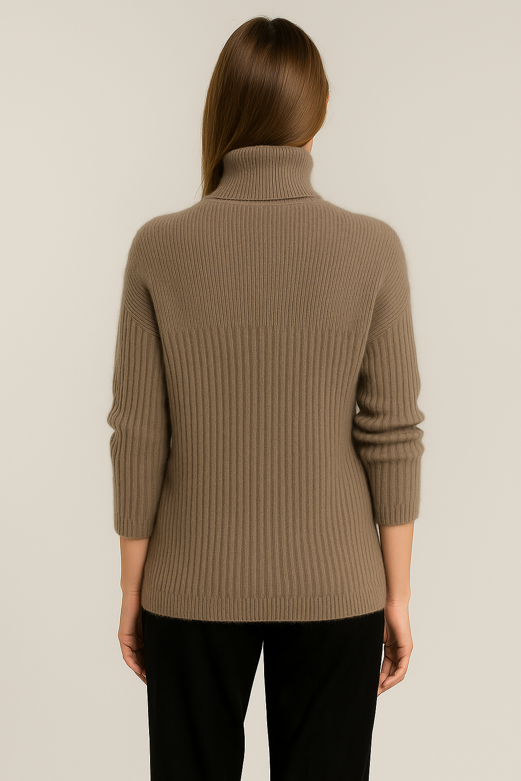 Sweter z golfem w kolorze taupe z prążkowaną fakturą